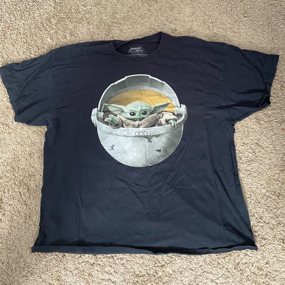 Star Wars / Baby Yoda shirt: 2XL